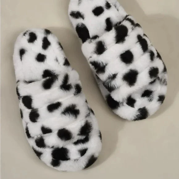 Luxurious Womens Black and White Polka Dot Slippers - Picture 3 of 6